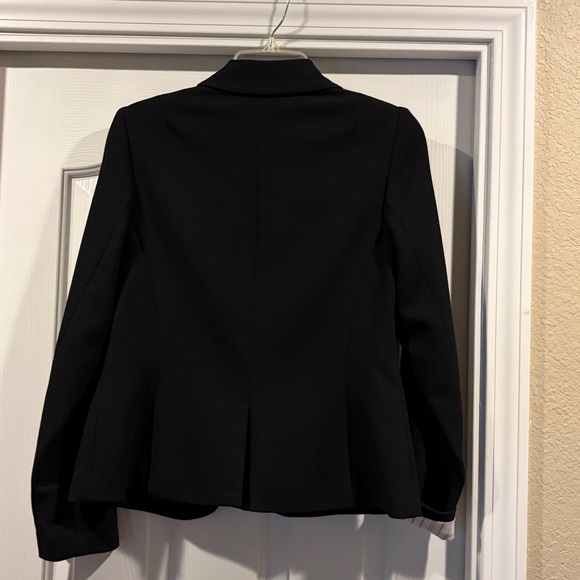 Trina Turk Classic Black Blazer size 4 excellent condition - Picture 6 of 6
